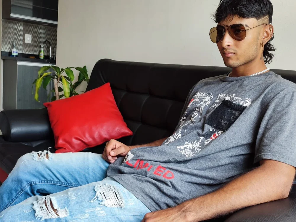 alexander_magno's Offline XXX Chat