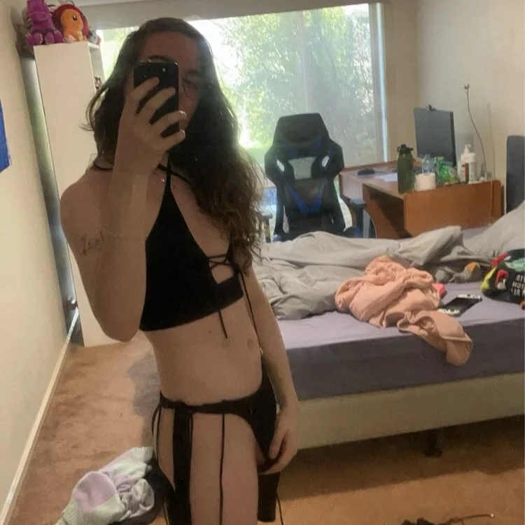 fruityfemboy258_'s Offline Chat Room