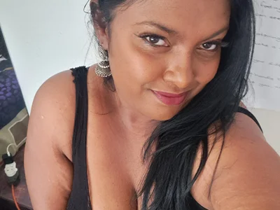 India-Shamona Female Shaven Nude Cam