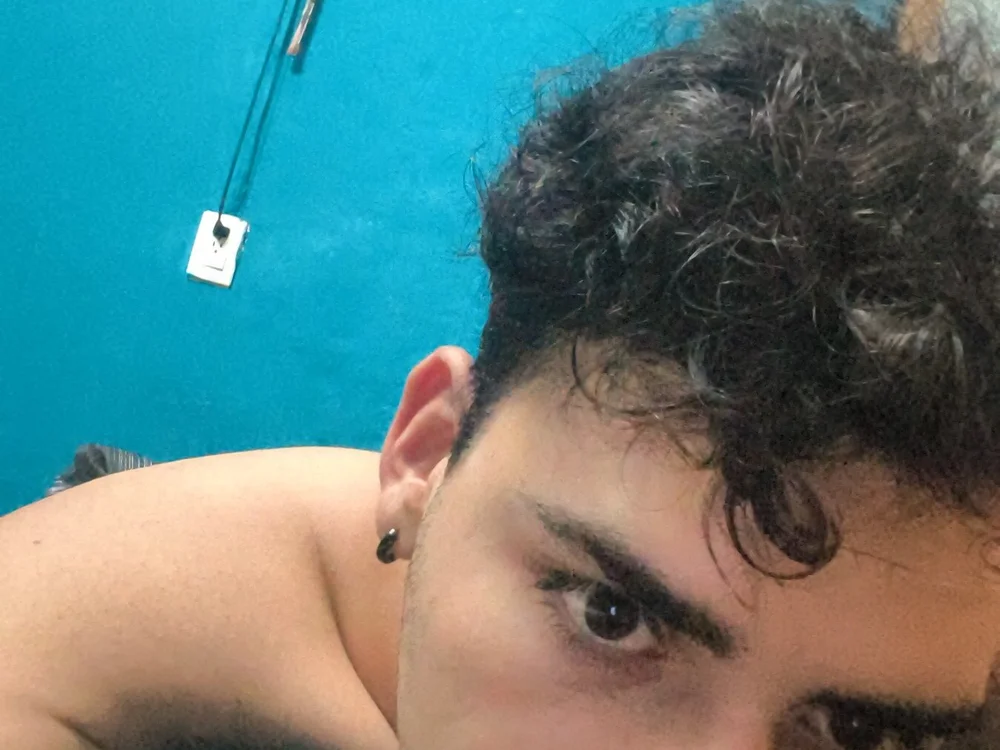غرفة دردشة AlexDIAZ21 دون اتصال