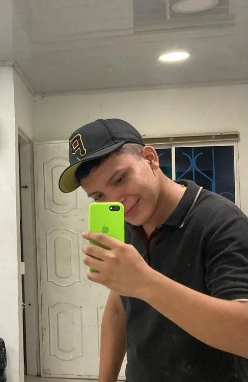 Aarontaylor16's Offline Chat Room