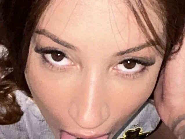 meninadeparis Chat XXX offline