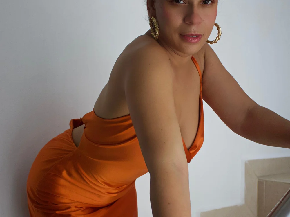 IvonneCurly offline chatrum