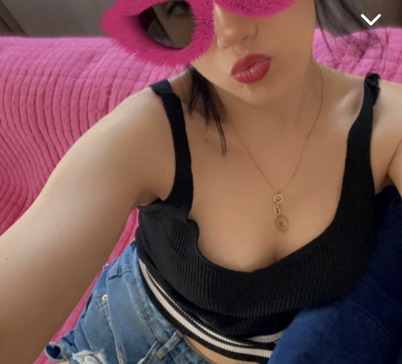 leyla080802's Offline Chat Room