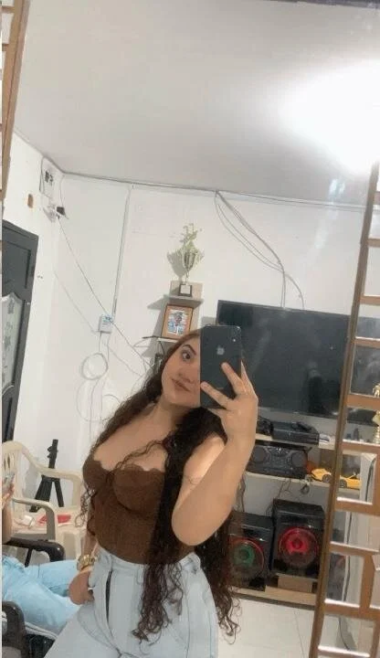 elara_rose's Offline XXX Chat