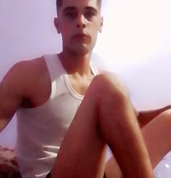 amin2snj Adlı Modelin Çevrimdışı XXX Sohbeti