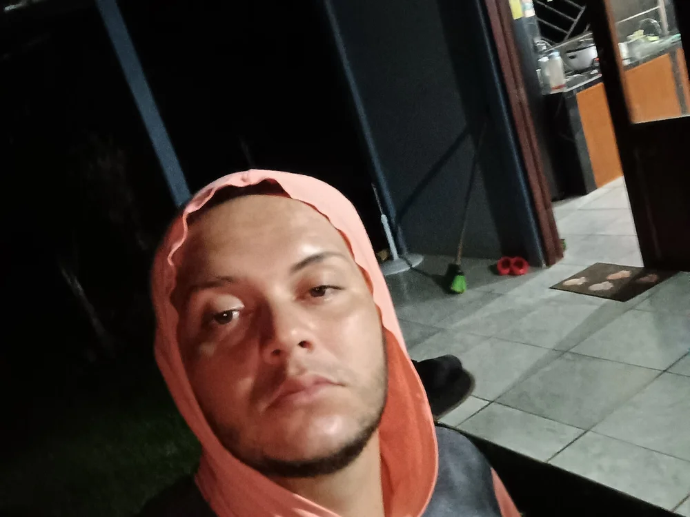 luisito093's Offline Chat Room
