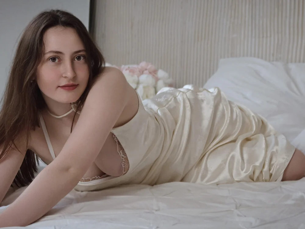 Hilary_Royce's Offline XXX Chat