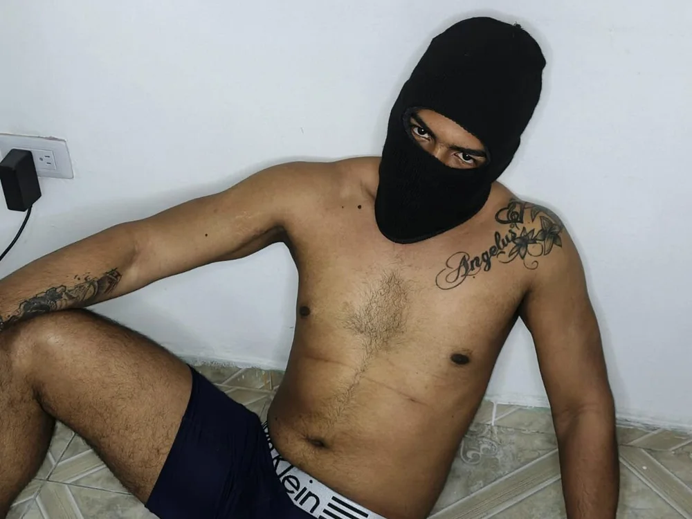 Megam_Y_Emanuel_Rose's Offline XXX Chat