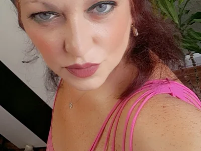 sweetAza70 on StripChat