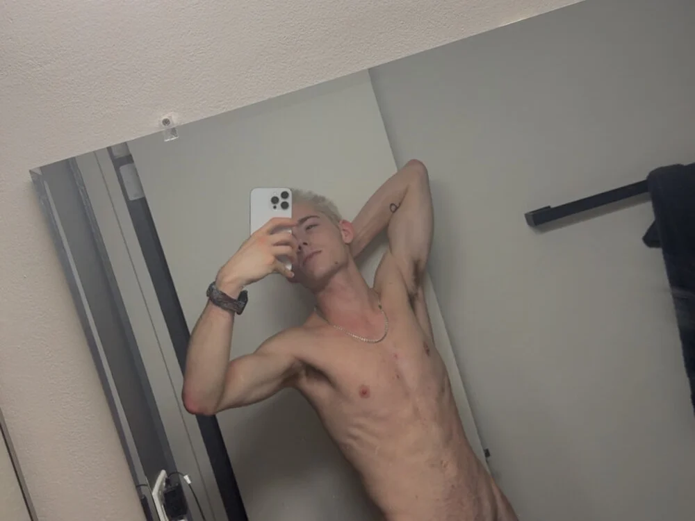 cbuchanan15 Offline XXX-Chat