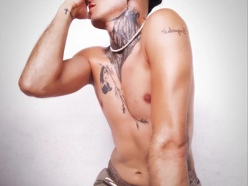 Offline XXX chat modela ANDRES_URRIETA