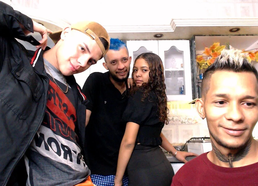 TRIOBISEX23's Offline Chat Room