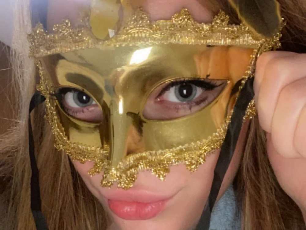 alessandra180's Offline Chat Room