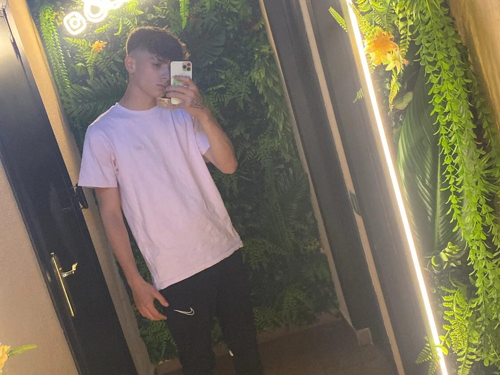 jottthott8 Offline XXX-chat