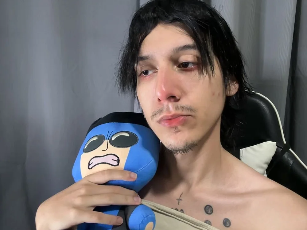 Kenny_Luar offline chatrum