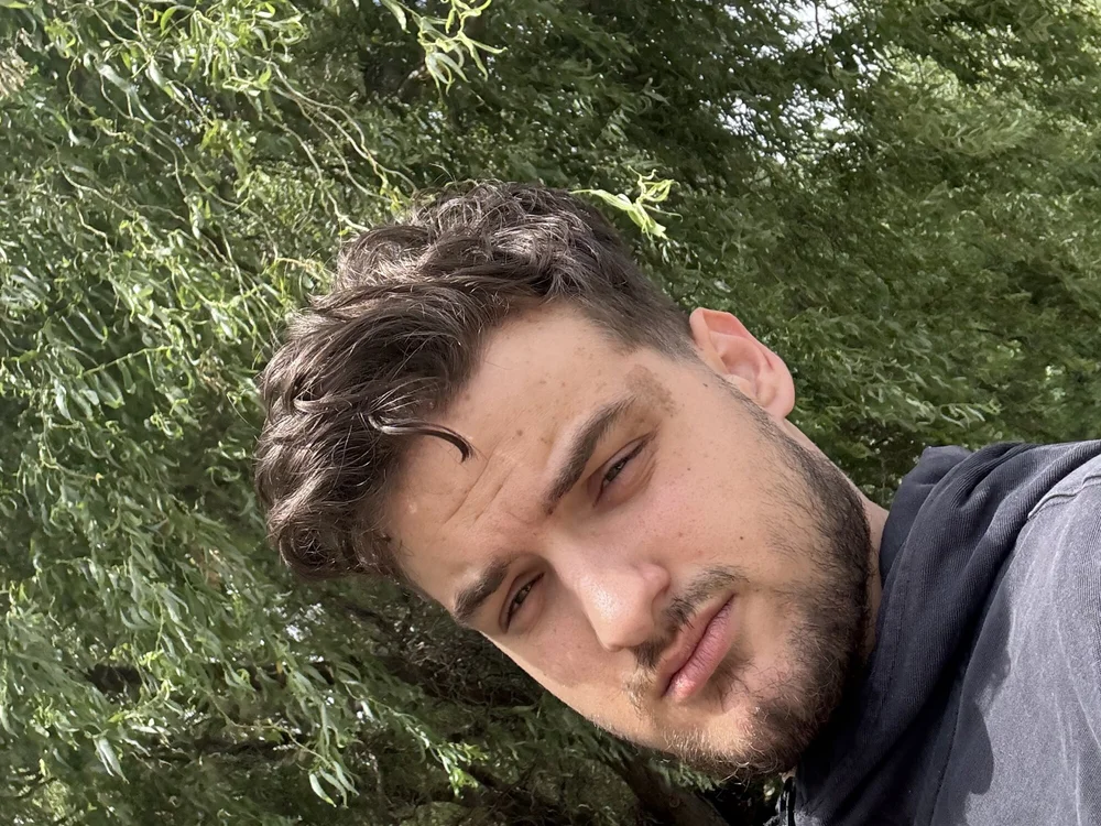Adam20_03's Offline Chat Room