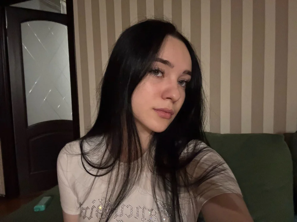 Lexy_Sensitive's Offline Chat Room
