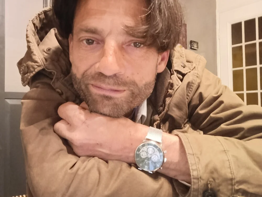 Easyhapy Adlı Modelin Çevrimdışı XXX Sohbeti