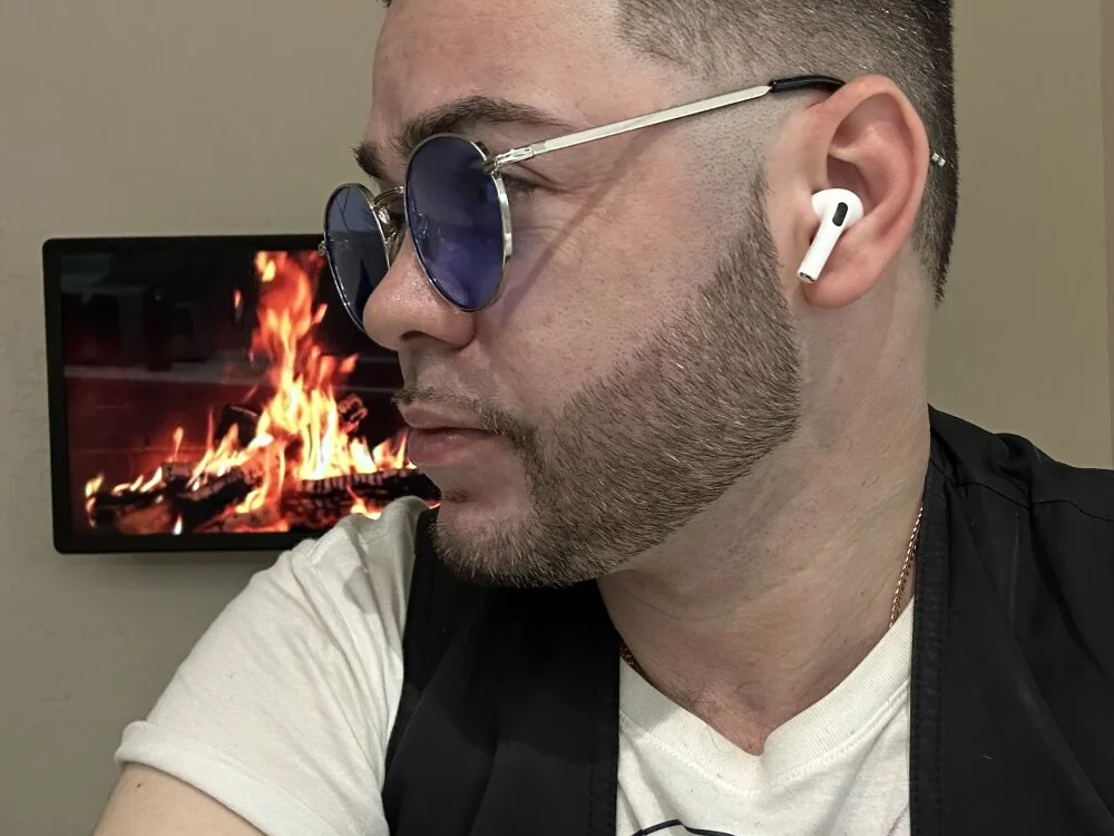 Rylie_Kiss Chat XXX offline