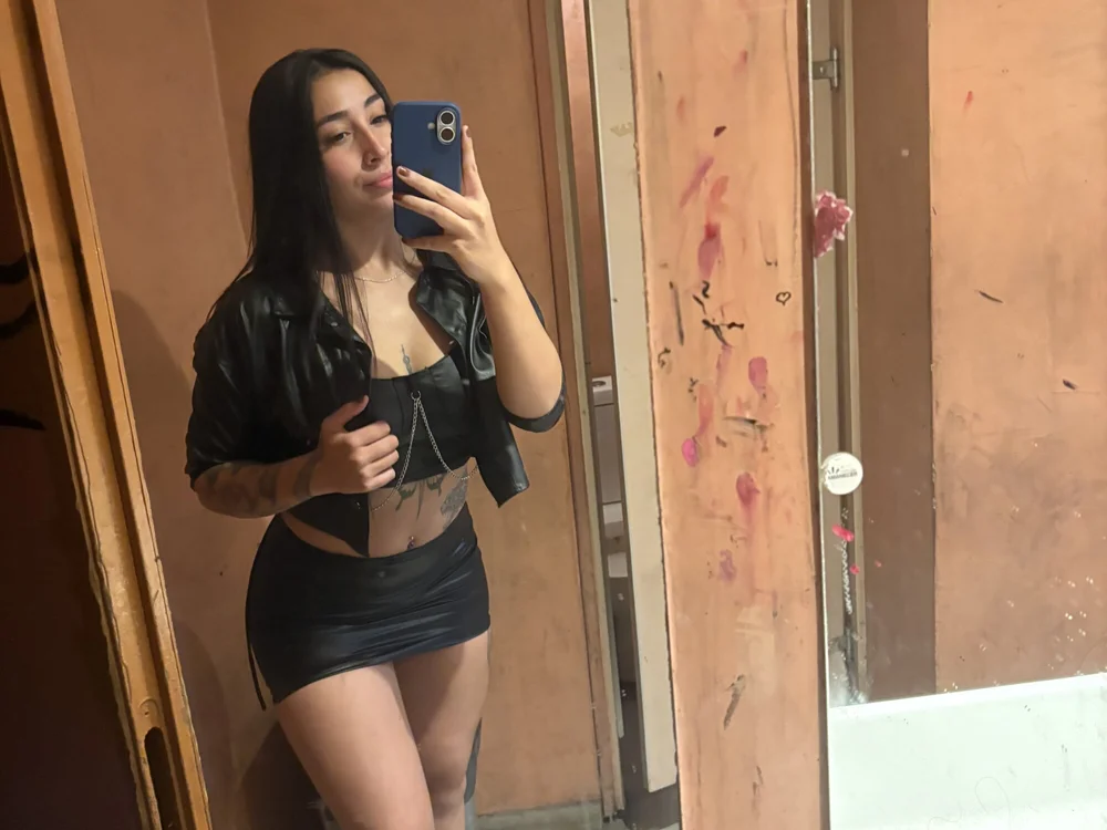 leilayanet's Offline Chat Room