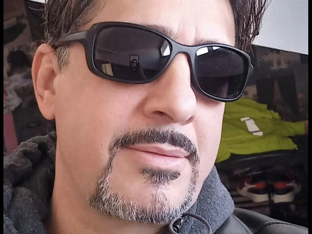 PROFISSIONALDOSEXO's Offline XXX Chat