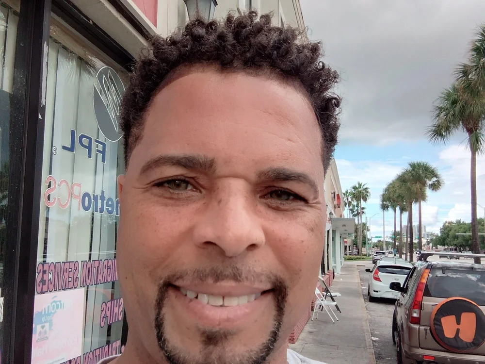 thickjohnson305's Offline Chat Room
