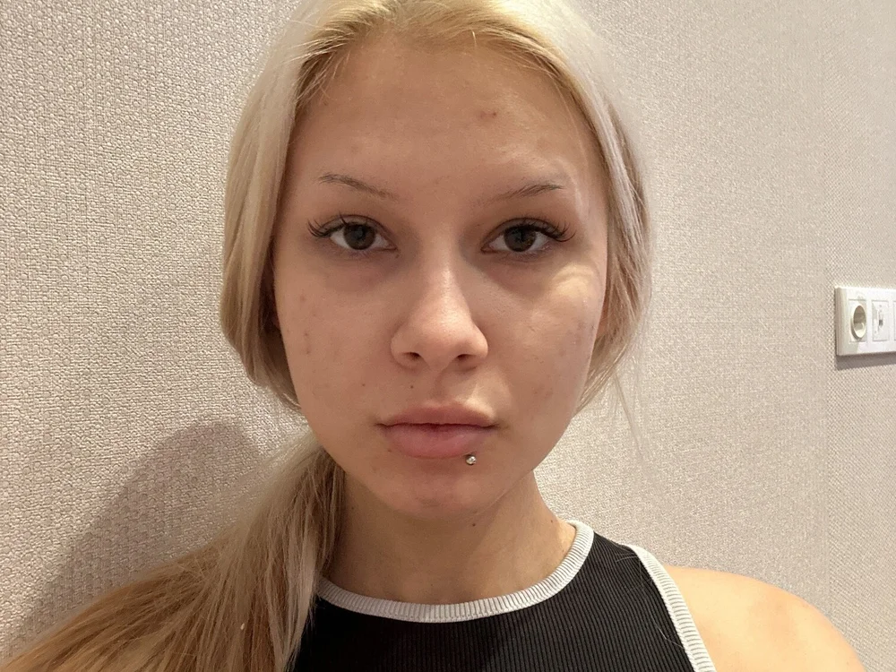 LilMorena's Offline Chat Room