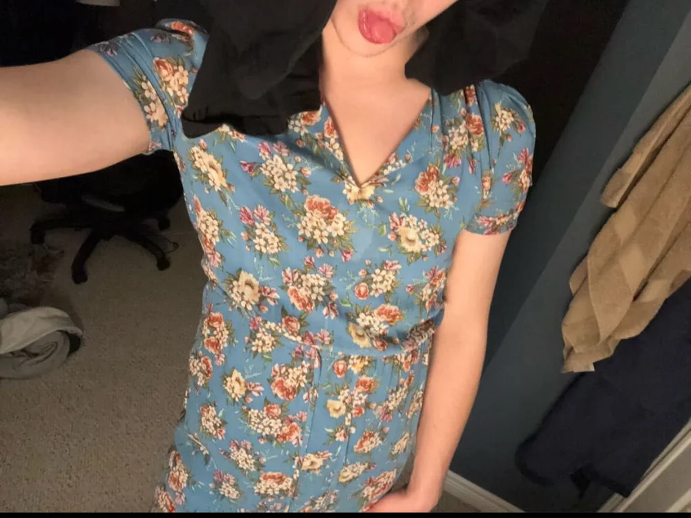 sissybitchslut's Offline Chat Room
