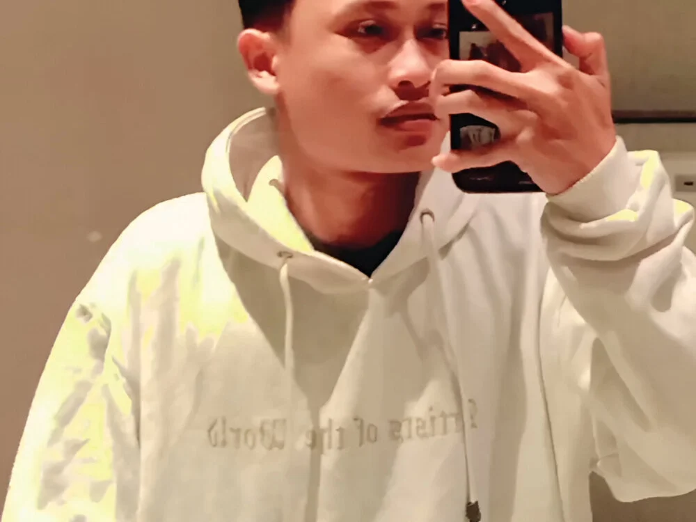 your_boys13 Offline XXX-Chat