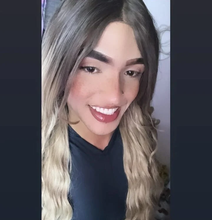 Lady_Hott19's Offline Chat Room