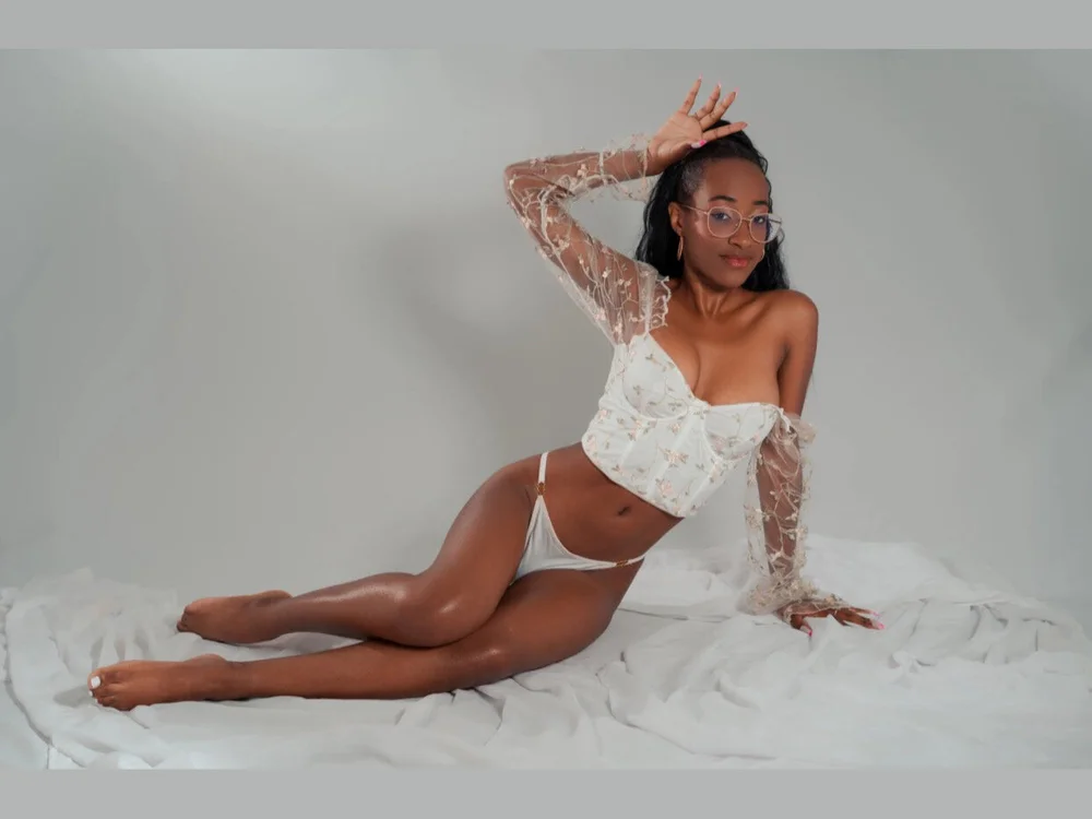 Julyshygirl Chat XXX offline