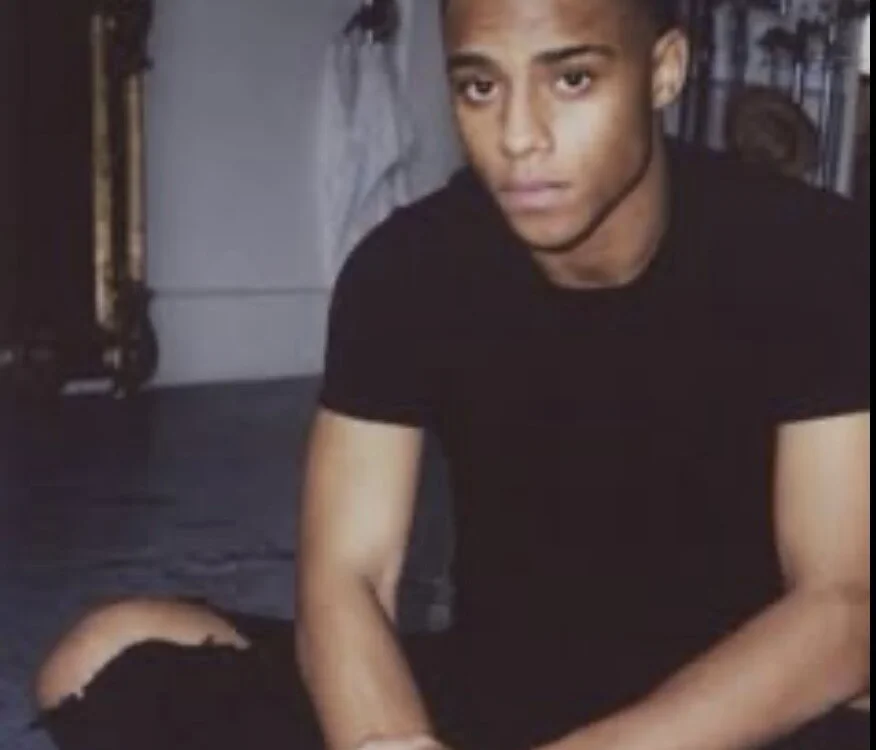 kamal974 Adlı Modelin Çevrimdışı XXX Sohbeti