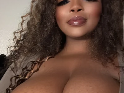 QUEENCURVELLA profile