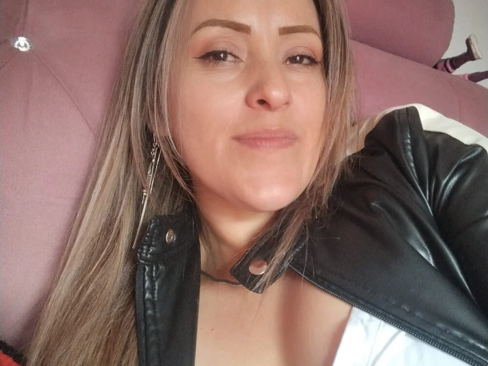 rubialinda_87's Offline XXX Chat