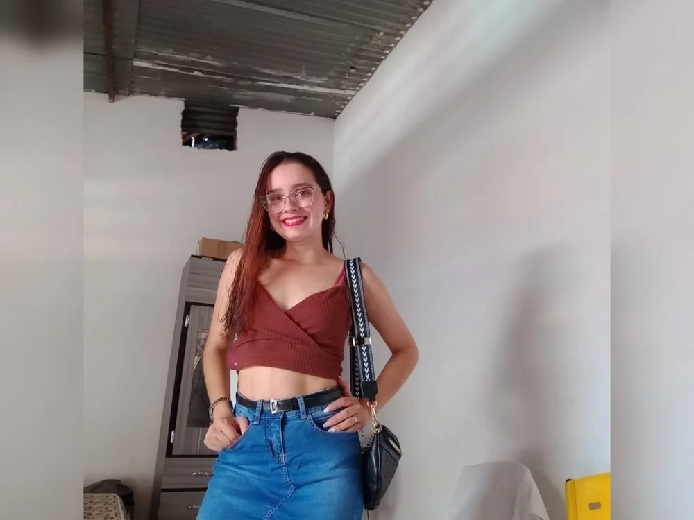 Jennifer_18_'s Offline Chat Room