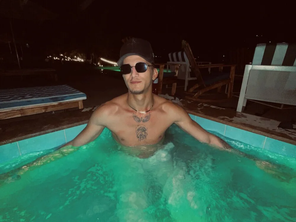 AdamsDvi 離線 XXX 聊天