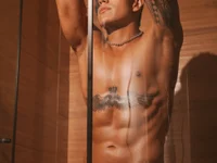 Model Aron_Bolt