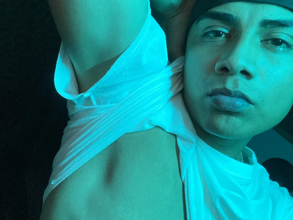 SkinnyHot444 Obrolan XXX Offline