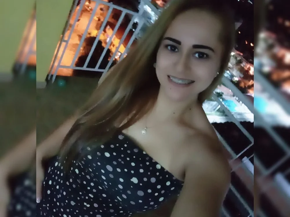 Kiara_blazer's Offline XXX Chat