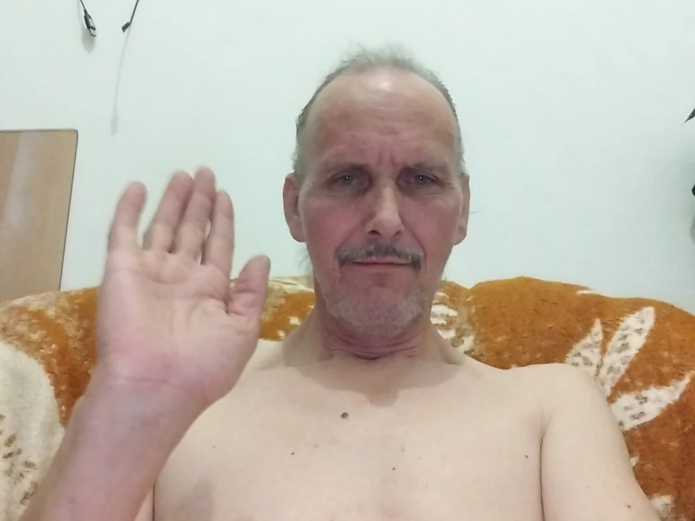 Roman196918's Offline Chat Room
