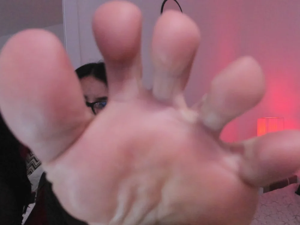 ZarayFeet_n Offline XXX chat