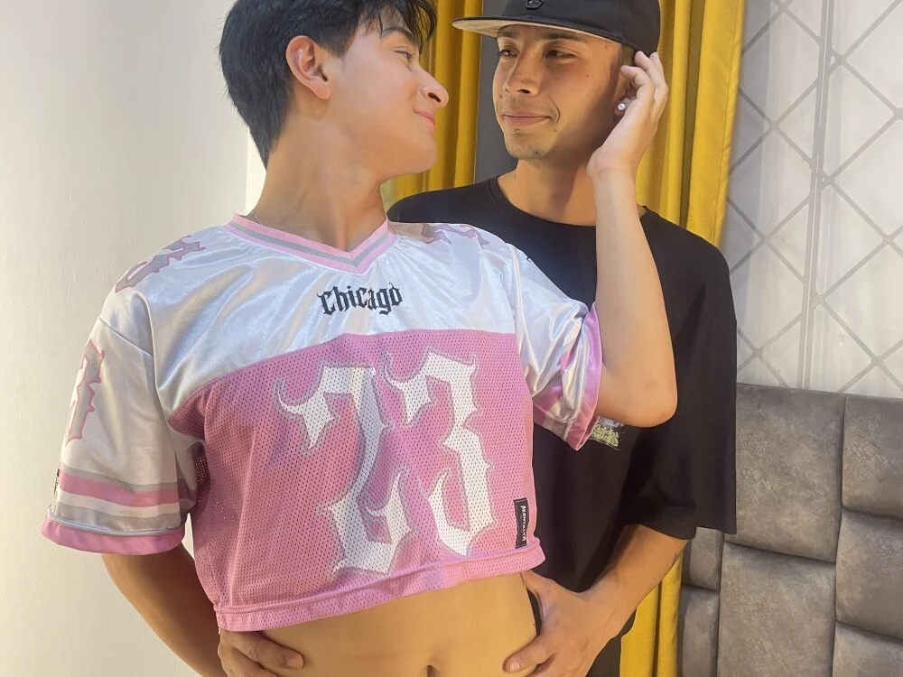 Akira_1825's Offline XXX Chat