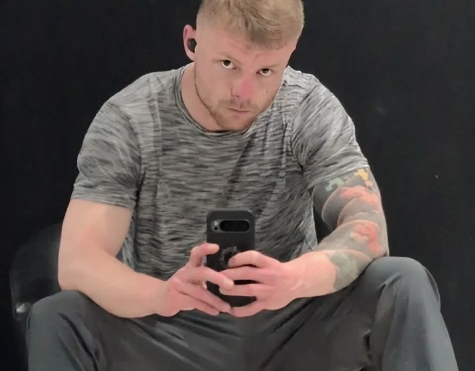BiBoyBusiness' Offline Chat Room