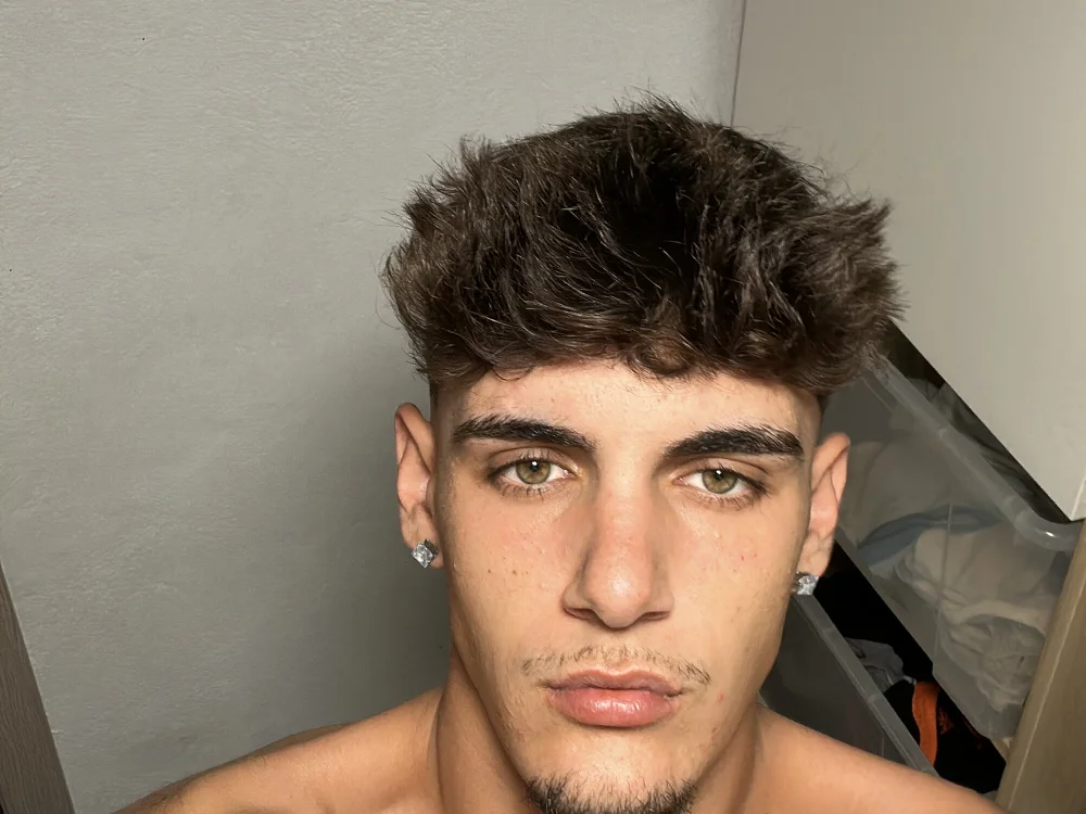 YoungBoyy7's Offline XXX Chat