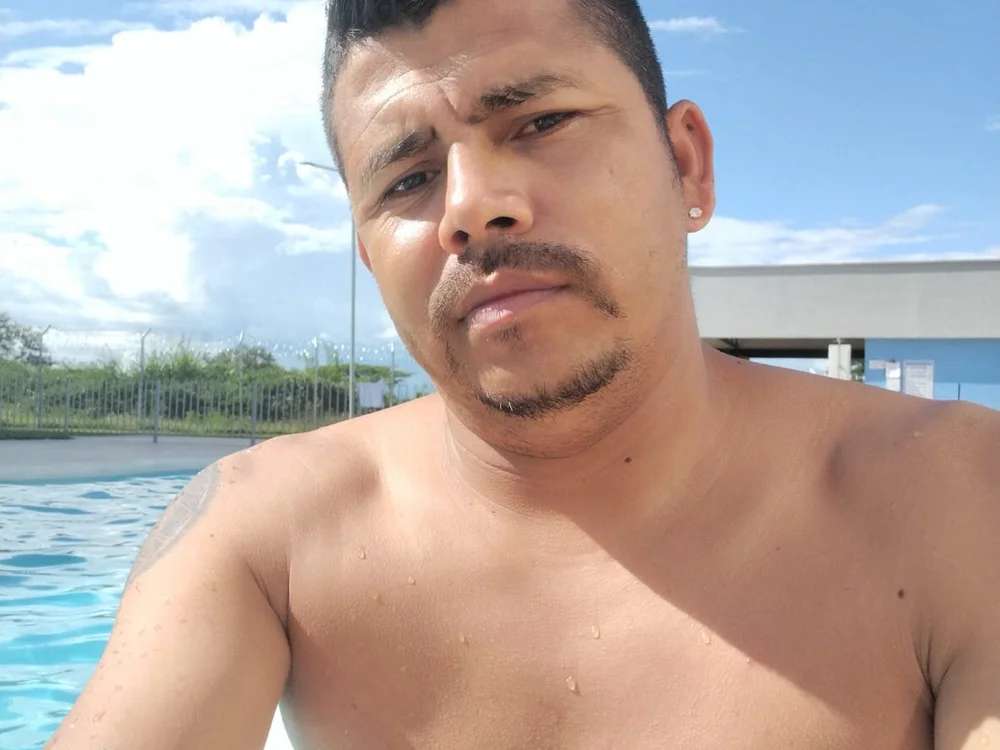 Dannynn_ offline chatrum