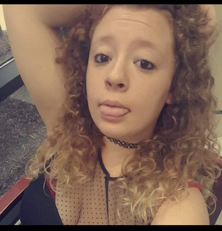 RoyalRoseRed's Offline Chat Room