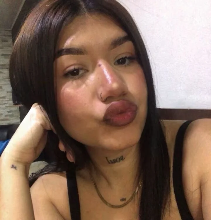 atenea_blu's Offline XXX Chat