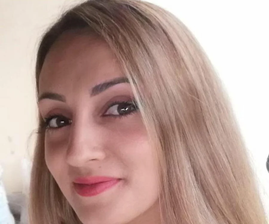 nicole_17's Offline Chat Room
