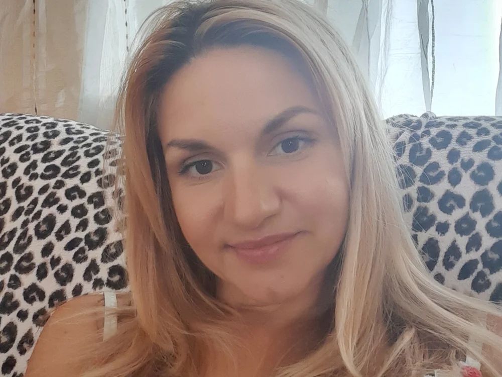 Milena_blond's Offline Chat Room